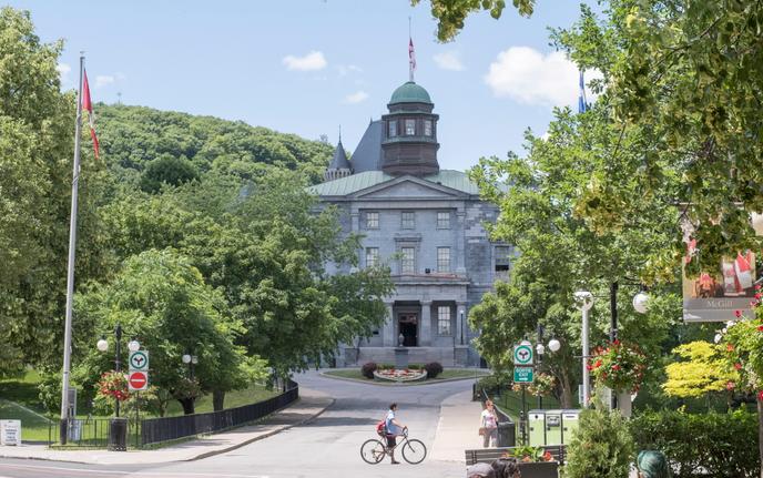 A l’université McGill, à Montréal, les cours du semestre d’automne se tiendront à distance.