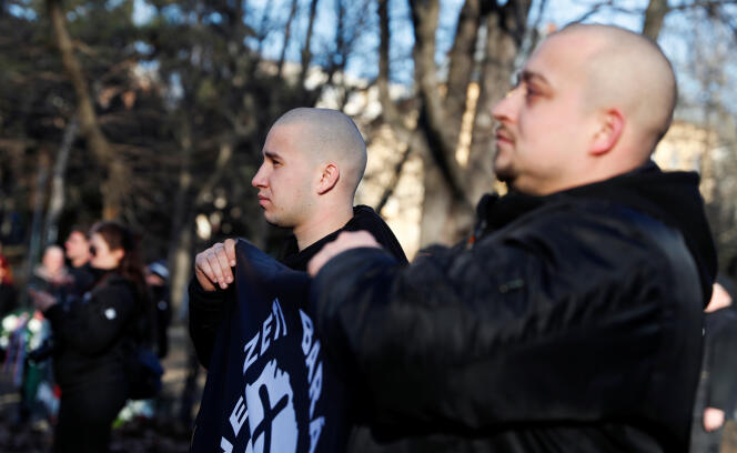 Des néonazis défilent à Budapest, en février.