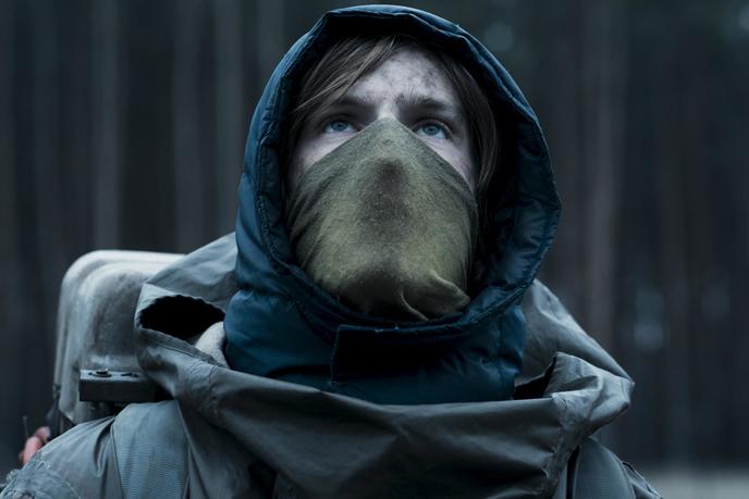 Louis Hofmann (Jonas) dans la série « Dark », qui compte trois saisons.