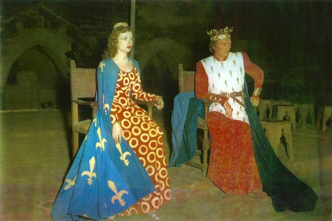 Léone Nogarède et Jean Vilar dans « Richard II », au Palais des papes d’Avignon, en septembre 1947.