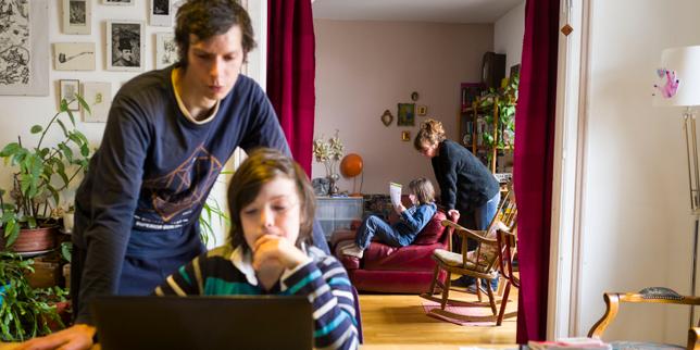 L’école à la maison reprend, mais « des dysfonctionnements et des défaillances » empêchent élèves et professeurs de travailler