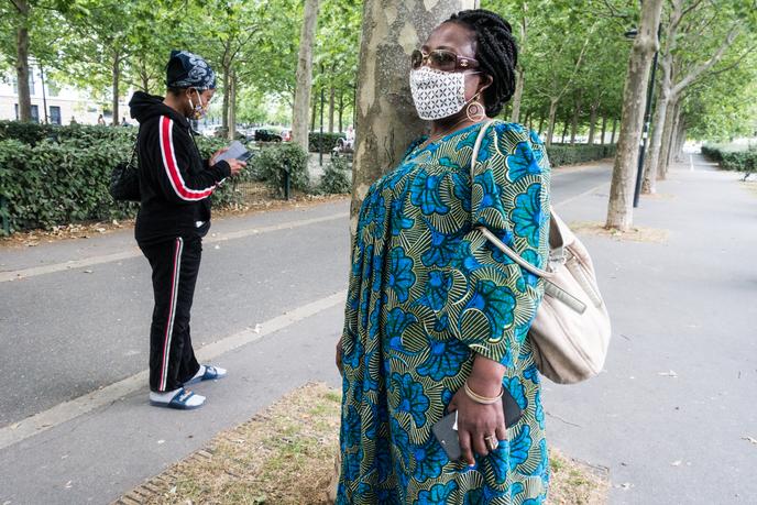 Fatou, mère de famille et habitante des Francs-Moisins à Saint-Denis. Auxiliaire de vie, elle souhaite que les choses changent dans sa ville notamment concernant la sécruité. Elle veut vivre en paix.
