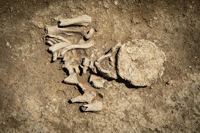 One of the graves uncovered by the team from the National Institute for Preventive Archaeological Research (Inrap), in the necropolis near the early Christian church of Saint-Pierre-l'Etrier, in Autun (Saône-et-Loire) .