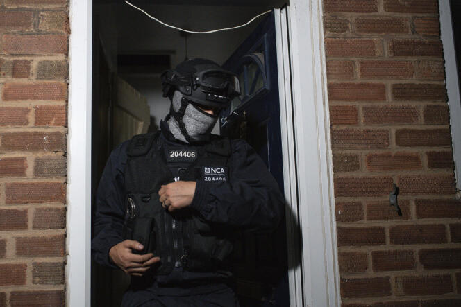 Opération de la police britannique à Birmingham, le 26 juin 2020, à partir d’informations glanées sur EncroChat.