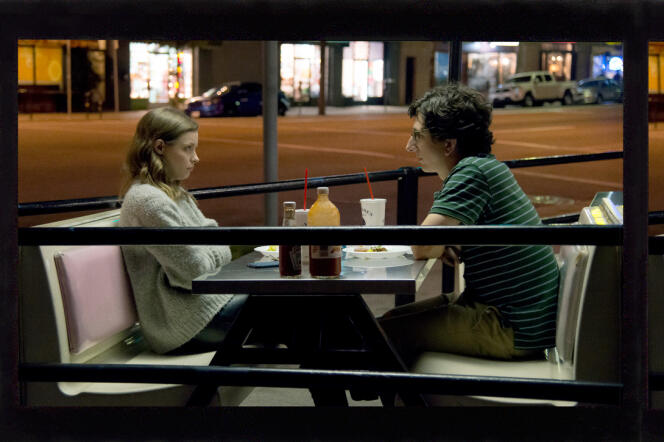 Dans « Love », les badinages de Gus (Paul Rust) et Mickey (Gillian Jacobs) évoluent dans une Los Angeles réaliste.