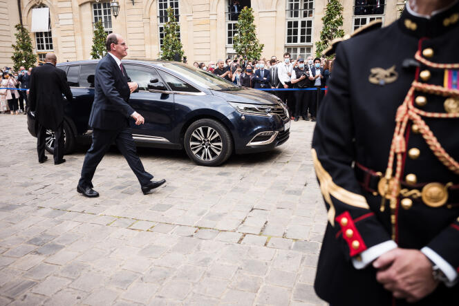 Jean Castex lors de son arrivée à l’Hôtel Matignon pour la passation des pouvoirs avec son prédécesseur Edouard Philippe, à Paris, le 3 juillet.