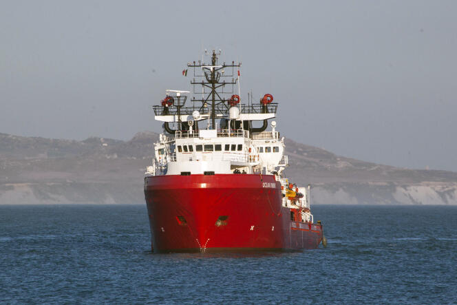Le navire Ocean Viking, affrété par l’ONG SOS Méditerranée, au large de l’Italie, le 6 juillet 2020.