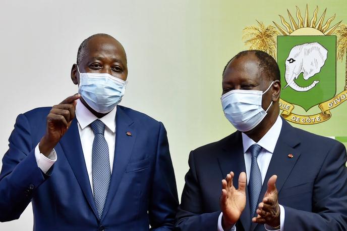 Le premier ministre ivoirien Amadou Gon Coulibaly (à gauche) en compagnie du chef de l’Etat Alassane Ouattara, à Abidjan, le 2 juillet 2020.