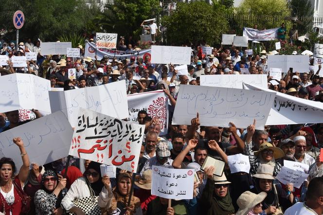 Manifestation à Tunis, le 11 août 2018, contre le principe d’égalité entre hommes et femmes dans l’héritage et la décriminalisation de l’homosexualité.