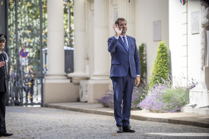 Christophe Castaner lors de son départ du ministère de l’intérieur, place Beauvau à Paris, mardi 7 juillet 2020. 2020©Jean-Claude Coutausse pour « Le Monde ».
