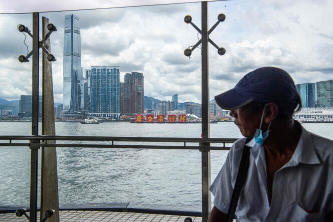 Vue sur Hongkong depuis Victoria Harbour, au 23e anniversaire du rattachement de ce territoire à la Chine, le 1er juillet.