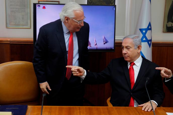 L’ambassadeur américain en Israël, David Friedman, aux côtés du premier ministre Benyamin Nétanyahou, à Jérusalem, en juillet 2019.