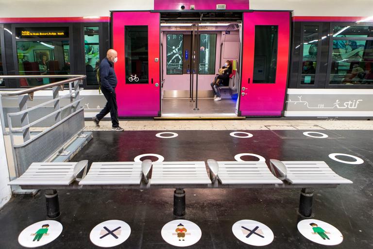 Mardi 12 mai 2020. Covid 19. Déconfinement en gare de Paris-Nord. Gare banlieue de surface. 
