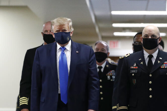 Donald Trump porte un masque à Bethesda (Maryland), samedi 11 juillet.