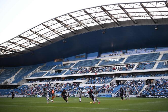 Le Havre rencontre le PSG, au stade Océane du Havre, le 12 juillet, pour le premier match joué en Europe de l’Ouest devant un public depuis 4 mois.