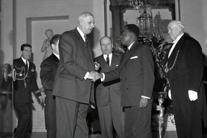 A l’Elysée, le 17 janvier 1961, le premier président ivoirien Félix Houphouët-Boigny est reçu par le président français Charles de Gaulle et Jacques Foccart, secrétaire général de l’Elysée aux affaires africaines et malgaches jusqu’en 1974.