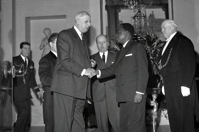 A l’Elysée, le 17 janvier 1961, le premier président ivoirien Félix Houphouët-Boigny est reçu par le président français Charles de Gaulle et Jacques Foccart, secrétaire général de l’Elysée aux affaires africaines et malgaches jusqu’en 1974.