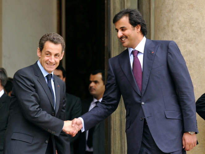 Nicolas Sarkozy et Tamim Ben Hamad Al Thani, l’émir actuel du Qatar, le 3 février à l’Elysée.