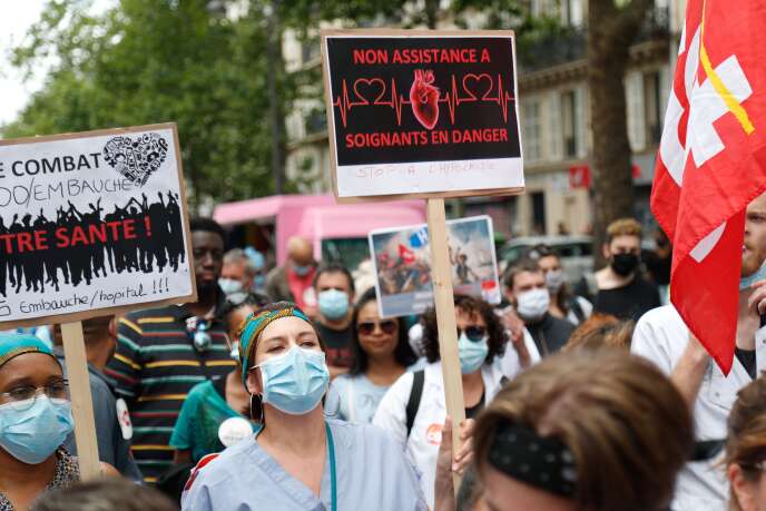 Manifestation de soignants à Paris, le 14 juillet.