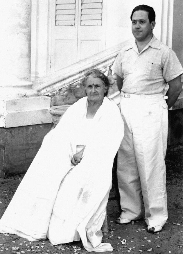 Maria Montessori et son fils, en Inde, dans les années 1940.