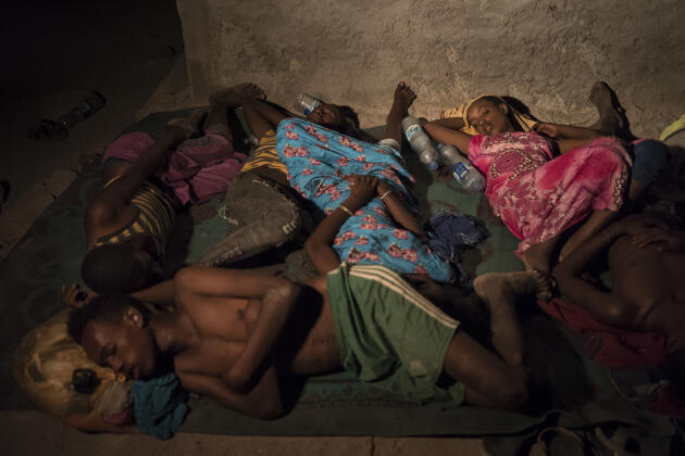 A Dikhil, près de Djibouti, ces migrants ont loué pour la nuit un enclos aux villageois. La route des Oromo participe à l'économie locale tout au long du parcours.