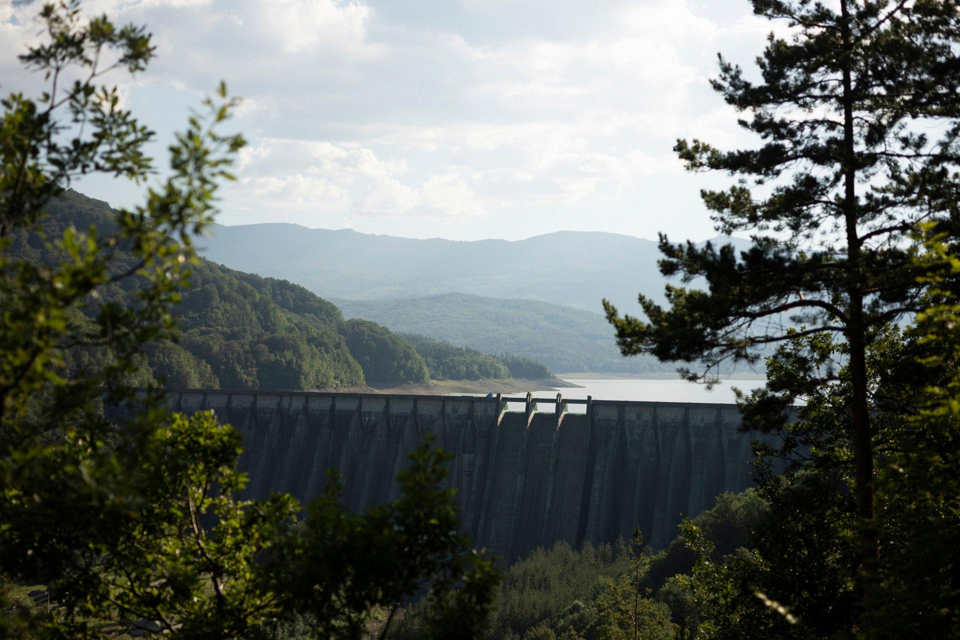 En Roumanie, dans la vallée d'Uzului, le 2 juillet. Un barrage sépare la région de Harghita, où la grande partie de la population est d’origne hongroise, et la région de Bacau.