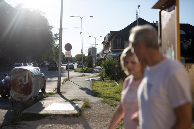 Scène de rue à Komarno en Slovaquie, le 30 juin. Avant le traité de Trianon, cette ville sur le Danube était en Hongrie.