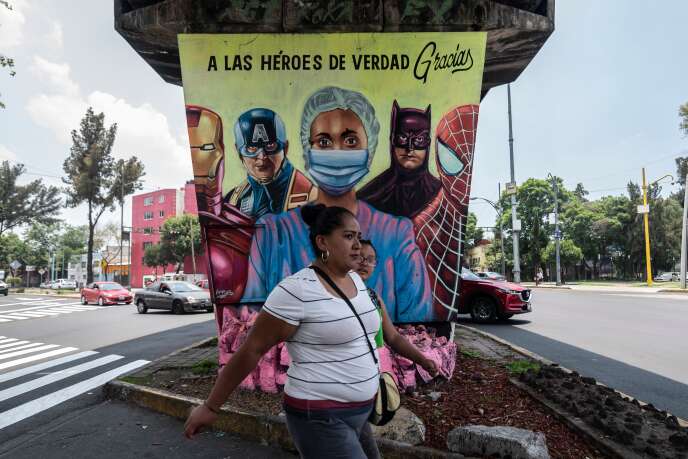 « Aux vrais héros, merci », sur une fresque à Mexico, le 21 juillet.