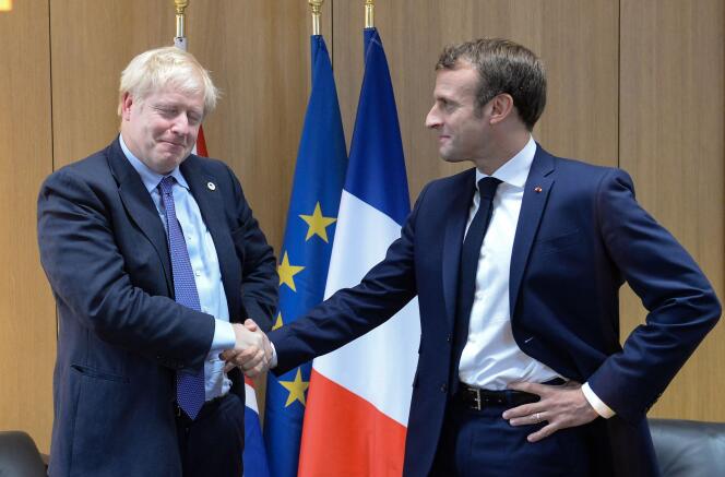 Boris Johnson et Emmanuel Macron, lors d’une réunion bilatérale en marge d’un sommet de l’Union européenne, à Bruxelles, le 17 octobre 2019.