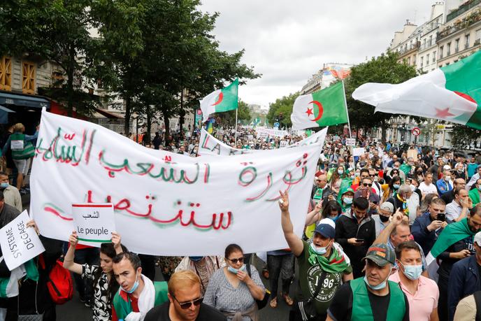 A Paris, le 5 juillet 2020, manifestation de soutien au mouvement du Hirak en Algérie, interdit de rassemblement en raison de l’épidémie de nouveau coronavirus.
