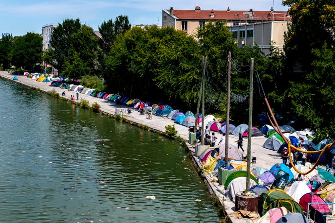 Je Ne Sais Pas Dans Quel Pays Aller A Aubervilliers Plus D Un Millier De Personnes Migrantes Dorment A La Rue