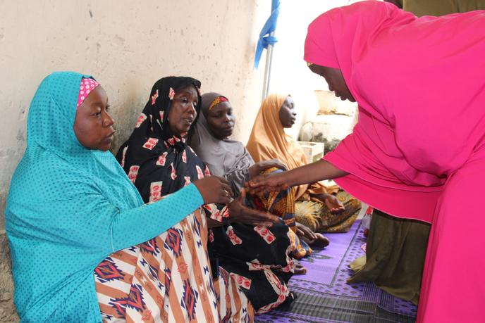 La famille d’un des cinq agents humanitaires enlevés et assassinés dans le nord-est du Nigeria le 22 juillet 2020 qui travaillaient pour les ONG française Action contre la faim et américaine International Rescue Commitee.