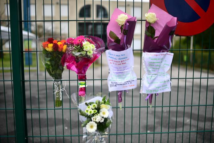 Devant le collège Jean-de-la-Fontaine, à Crépy-en-Valois, le 28 février.