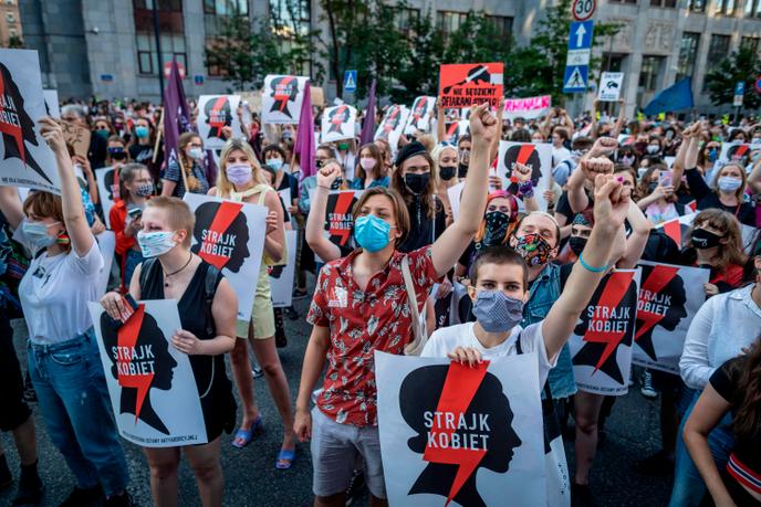 Thousands of people demonstrated in Warsaw on Friday to protest the government's plan to withdraw from the Istanbul convention.