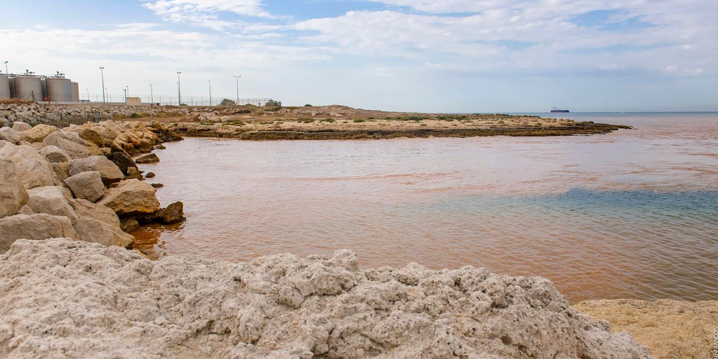 Pollution En Mediterranee La Prefecture Maritime Leve Les