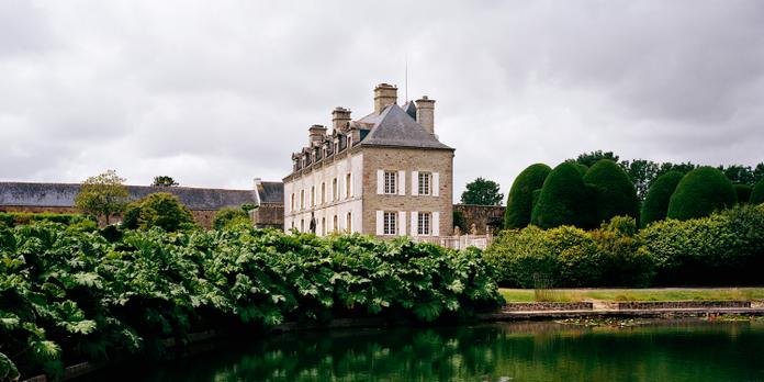 A Landerneau La Discrete Arriere Boutique Des Leclerc