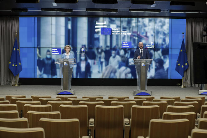 La présidente de la Commission européenne, Ursula von der Leyen, left, et le président du Conseil, Charles Michel, lors d’une conférence de presse en marge du sommet européen, à Bruxelles, le 21 juillet.