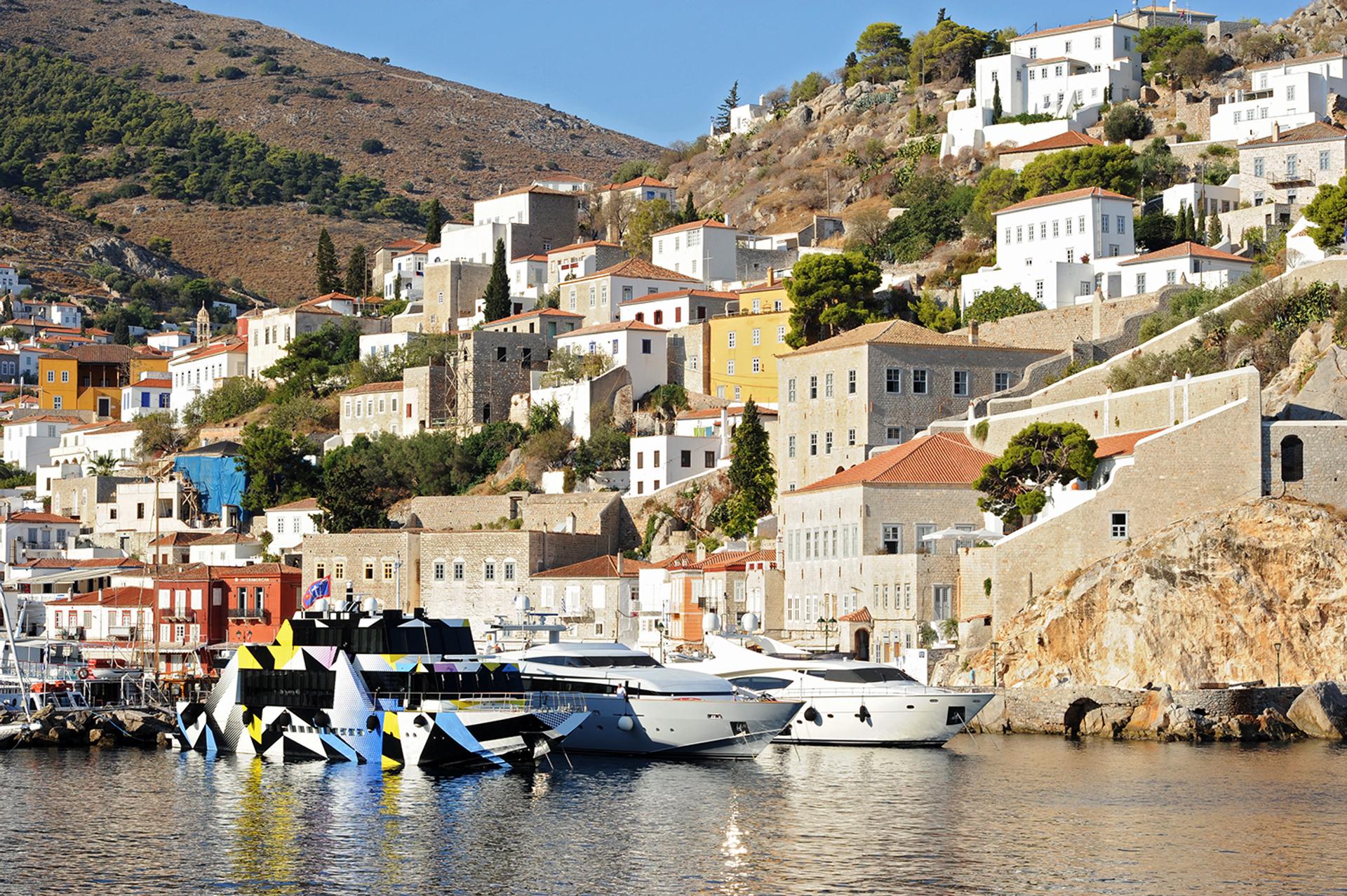 In Hydra, Dakis Joannou treats the gratin of latest artwork