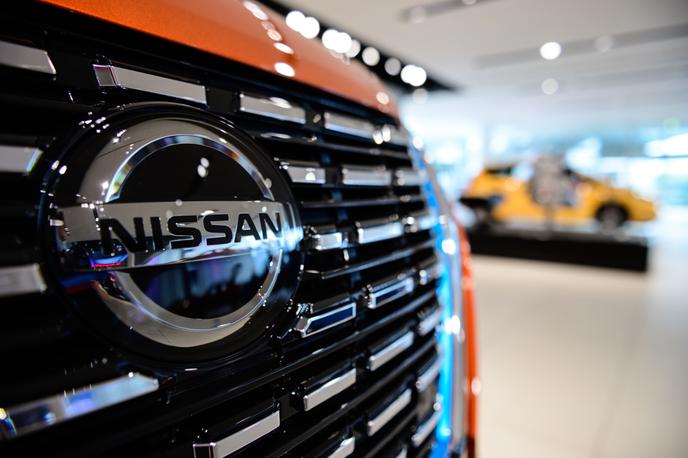 Véhicule exposé dans un showroom de Nissan, au siège, à Yokohama (Japon), le 28 juillet 2020.
