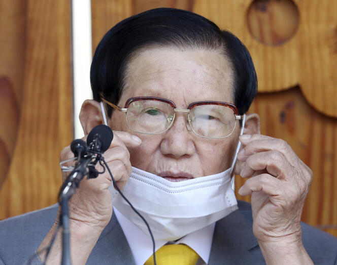 Lee Man-hee, leader de la secte Shincheonji, lors d’une conférence de presse le 2 mars à Gapyeong, en Corée du Sud.
