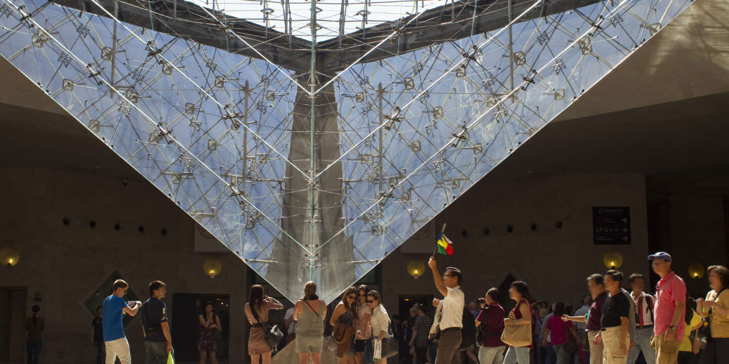 This Is What Happened At The Louis Vuitton S/S 2020 Show Inside The Louvre