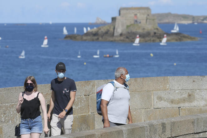 Des touristes à Saint-Malo, le 4 août.