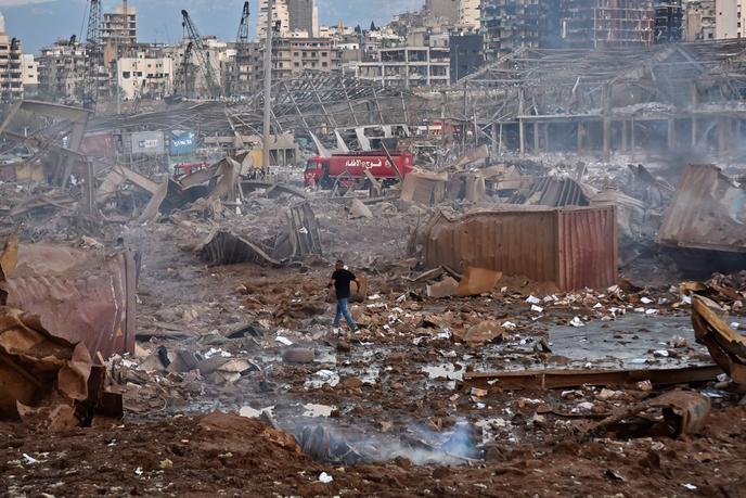 Le lieu de l’explosion qui a ravagé une partie de Beyrouth, près du port, mardi 4 août.