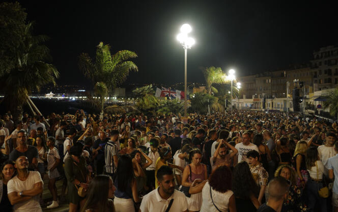 Concert du DJ The Avener, pour fêter la fin de l’urgence sanitaire, sur la baie des Anges, à Nice, le 11 juillet.