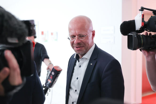 Andreas Kalbitz arrive pour une réunion de la faction Afd du parlement de l’État de Brandebourg à Potsdam,en  Allemagne, le 18 mai.