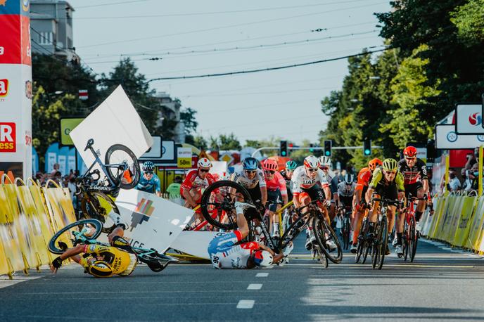 cyclist fabio jakobsen is out of a coma after serious accident on the tour of poland archyde
