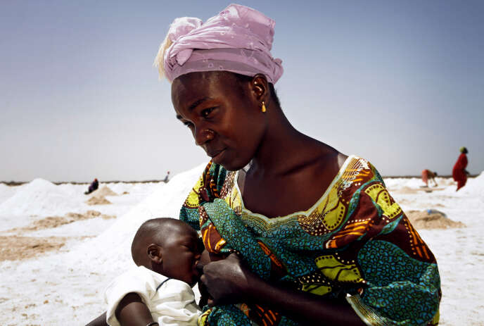 Concilier travail et allaitement, une gageure pour les mères au Sénégal - Le Monde