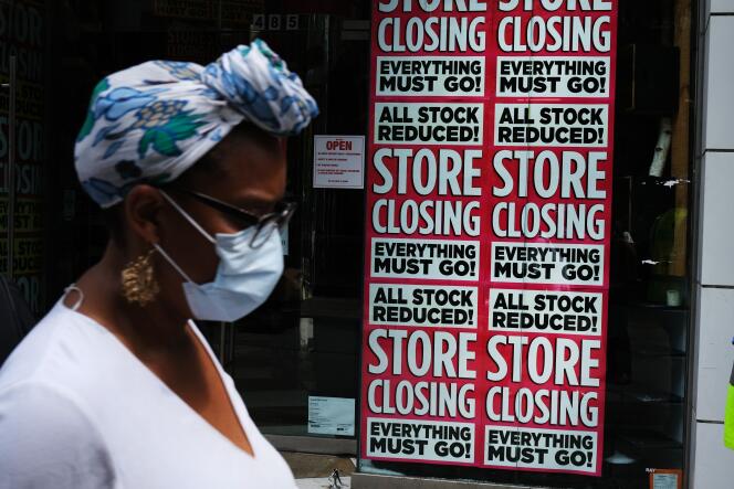 Un magasin annonce sa fermeture dans le quartier de Brooklyn, à New York, le 7 juillet 2020.