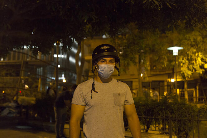 Mohamed un manifestant pose pendant les affrontements, le 8 août à Beyrouth.
