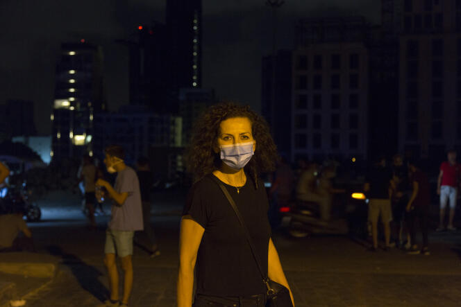 Rihab Abdelkhaleq sur la place des Martyrs au centre-ville de Beyrouth, au Liban, le  9 août.